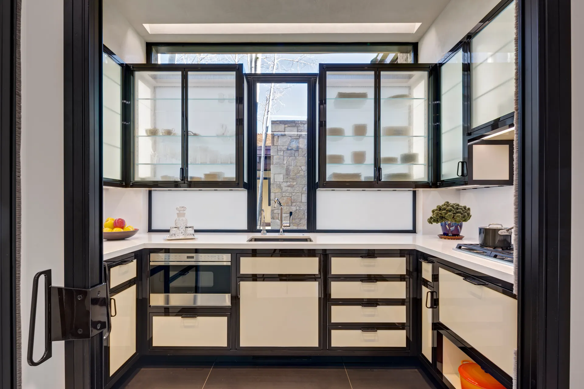 Day Kitchen — photograph 16