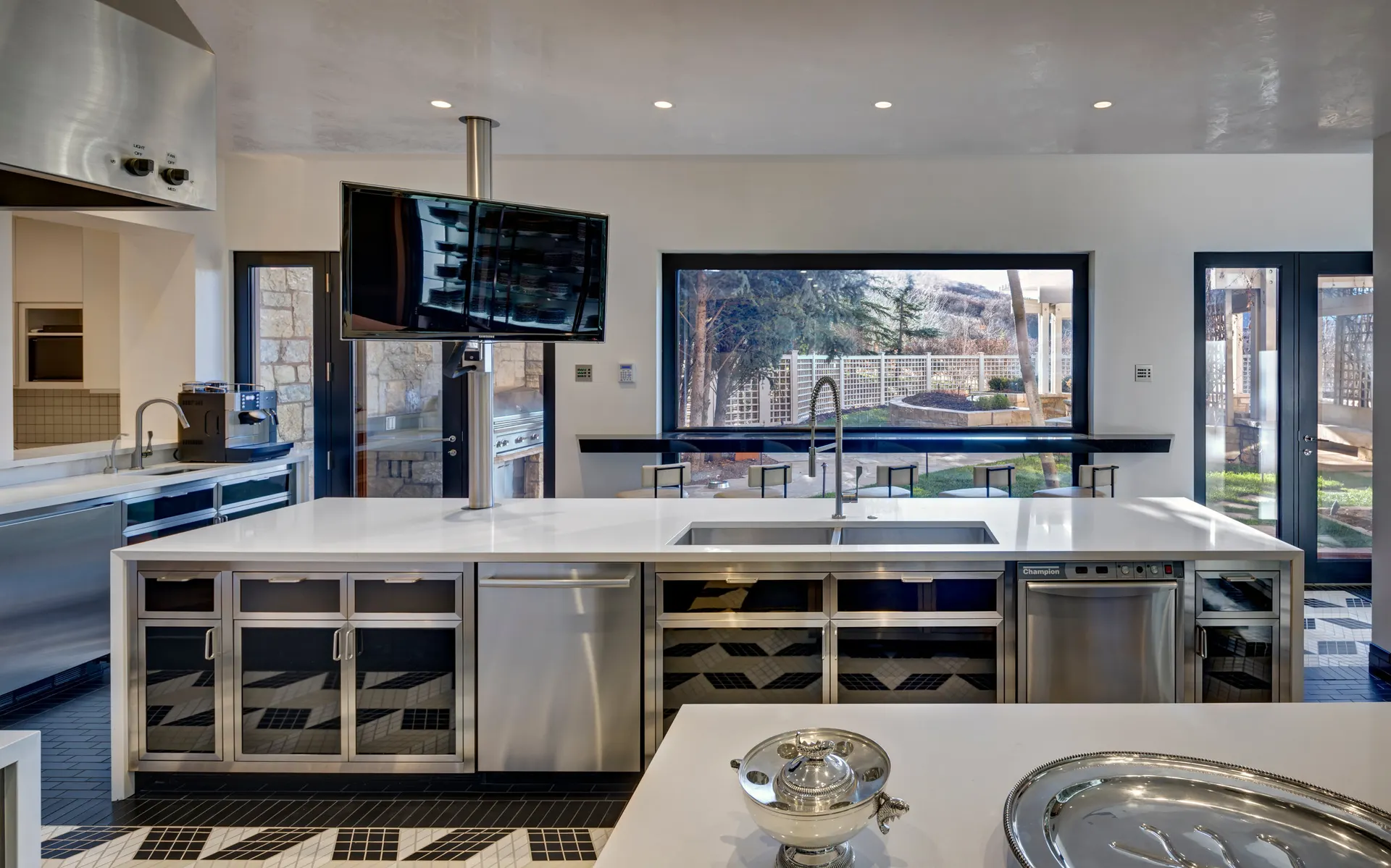 Day Kitchen — photograph 26